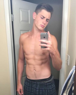 yourfriendsnaked:  Evan • 19 • Maryland  YourFriendsNaked.tumblr.com | Soon to be the #1 Naked Guys Snapchat Blog!
