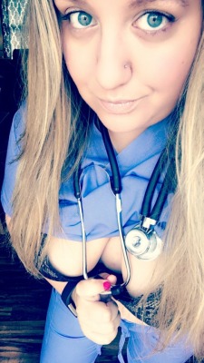 sexonshift:  #sexynurse #scrubs   Hmm a cheeky start hope you have more to share we look forward to it 😀thx