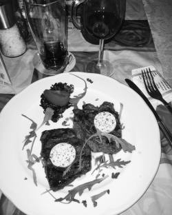 Greekfood porn💙 #foodporn #steak #fattie #greeekwine by seliniangelini