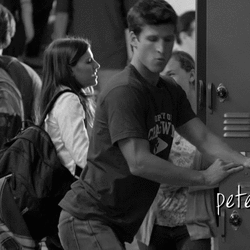 leightonlarsen:  hotdudegifs:  Parker Young shaking his ass in Suburgatory.  damn, he sure knows how to move those hips.