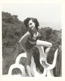 (Donna Mae) &ldquo;Busty&rdquo; Brown Posing for photographer Harold Lloyd, during the early 1950s.. At the Art Deco-styled “Spider Pool” on the Jack McDermott estate, atop the Hollywood hills..