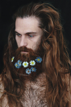 aimlessscribbles:  Flower beards &lt;3  