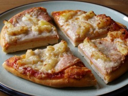 vegan-yums:  Vegan hawaiian and pepperoni pizzas