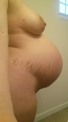 pregnantbellyfetish:  My pregnant pussy needs to be fucked everyday! Click Here!