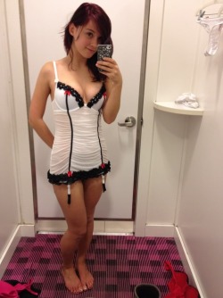 changingroomselfshots:  Changing room hottie, what store is that?
