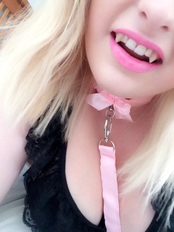 sugarkittie: Am absolutely in love with my new collar and leash from Delicate Kitten’s Boutique!! It’s so fucking cute. I just want to wear it all day 🎀 