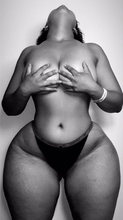 thicksexyasswomen13:  women-of-color:  Glorious   💍