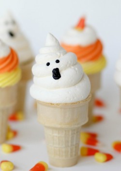 wehavethemunchies:  Ghost Cupcake Cones 
