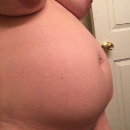 Porn photo foodjunkie1026:  My pregnant belly 20 weeks