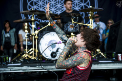 can-you-see-me-smiling:  Bring Me The Horizon.