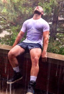 southerncrotch: Great legs!  Come in out of the rain man, let me get you out of those clothes!
