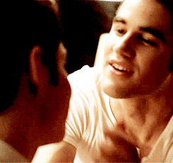 anderhummel-blog:  Blaine + holding Kurt’s face when they kiss 