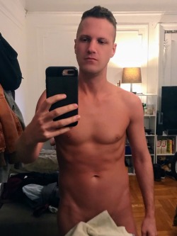 topherdrewxxx:  Nude Years Resolution:  1. Finish giant pile of laundry.