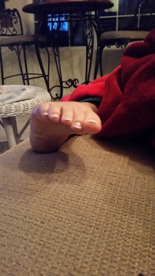 hotwife-feet-toes-soles:  Ohhh My!!! Daddy Likes :) Semi-ToeScrunch..Re-Blog… Make her famous…  Nice comments are most welcome and encourages more and more pics and videos