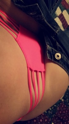 fun-4-us:  I don’t do pink often… oh but when I do ♡  Send in submissions!mostlyamateurs@yahoo.comSnapchat and Kik:Mostlyamateurs