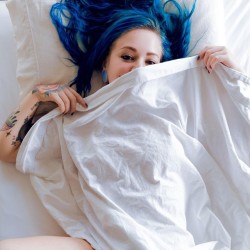 vaydaplacebosuicide:#manicmonday “wake me up” in MR on @suicidegirl photo by @labratphoto  🍃💙💚💙 https://suicidegirls.com/girls/vayda/album/1891991/wake-me-up/