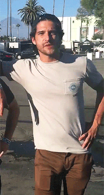 thecrotchbulge:  fyeahswaggy:  zacefronsbf:  Tyler Posey in Los Angeles, CA (August 8th)  I wanna fuckin rip a hole in those, pull out his dick and  slap it on my face.   #bulge #crotch bulge