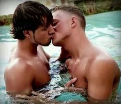 fuckyeahdudeskissing:  Fuck Yeah Dudes Kissing! The place to see men kiss on Tumblr. Submit a kiss. 