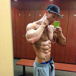 thick-sexy-muscle:  Shirtless Gym Muscle Stud August Lisec 