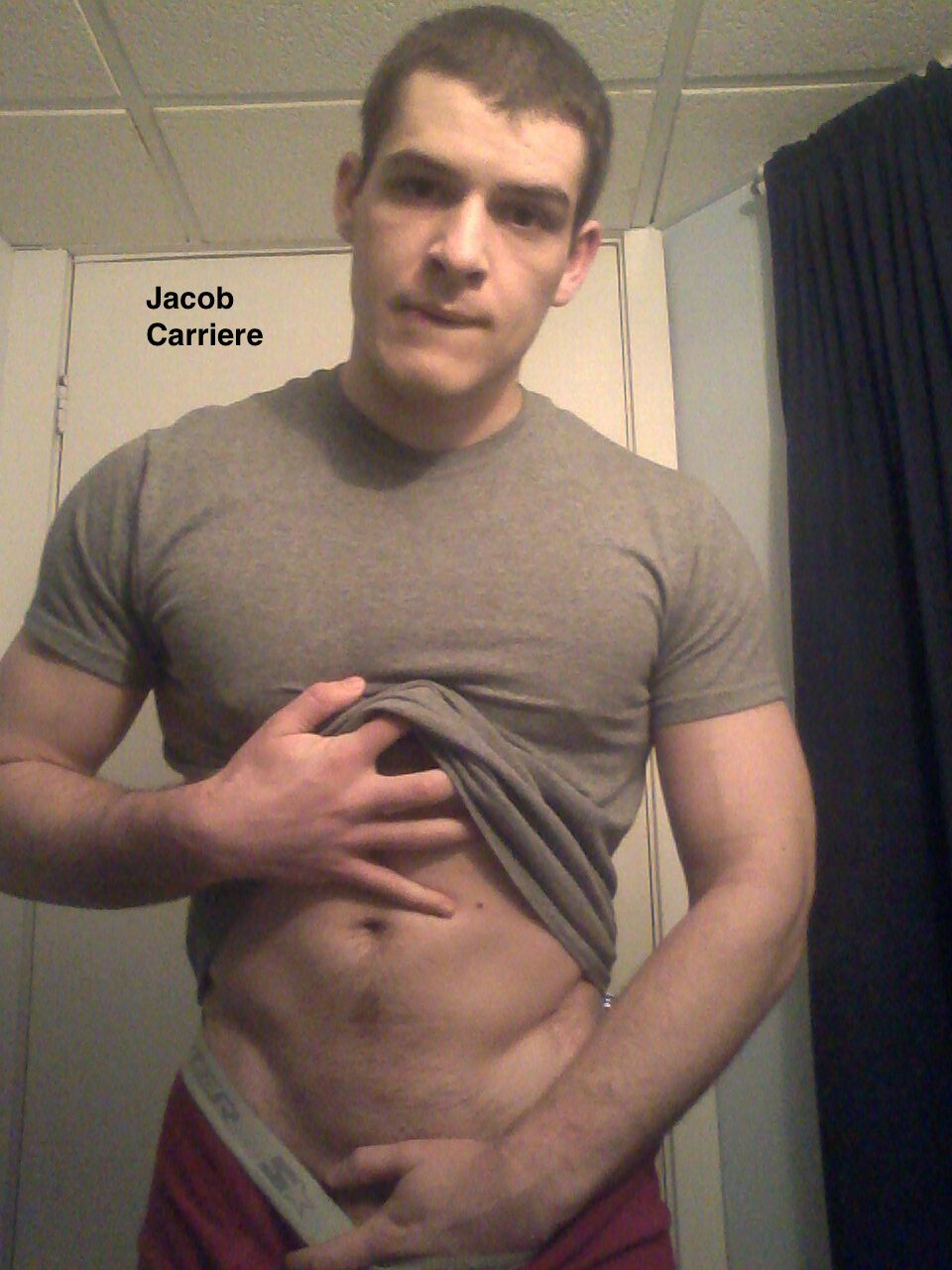 stillhotandexposed:Submission: Cute 22yo guy is not shy about his muscular body,