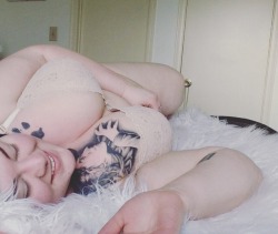 spookyfatbabepower:Just out of a shower &amp; all full of self-love 🎀