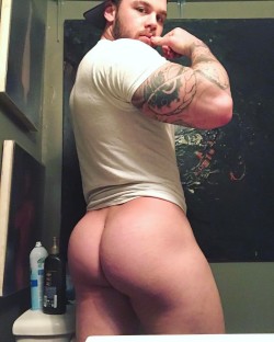 kinounoulicorne:  mmmmuscle:The Hottest Sex Toys and Gay Gear | CLICK HERE ! |   Humm
