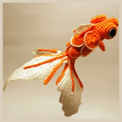 fibrearts:  Crochet Goldfish by Aurélie