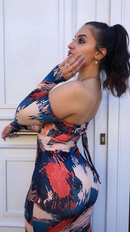 Tightdress with a big ass
