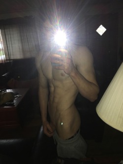 jbreee98:Dm me if you’re looking for videos and pics from a young hung 19 year old 😈