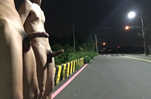 Porn photo ktyoungboy:  yungsyus:  跟裸友跑來遠遠的地方裸。
