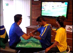 theaustinmurphy:  chicagobowls:   Deafblind Brazilian “watches” World Cup with the help of his friends - Video  THESE are real friends. Absolutely amazing.  this made me cry omf 