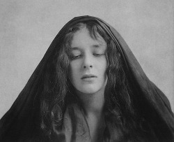 Alphonse Mucha - A Cloaked Woman ca. 1904