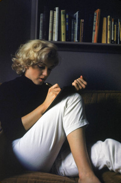 abstraire:  Alfred Eisenstaedt - Life At Home With Marilyn Monroe, 1953 