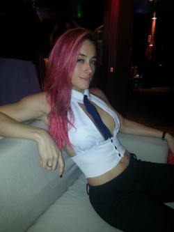 cristinaxxxtrap:  So hot…who is she?  