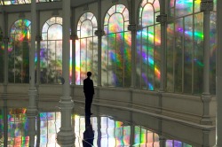 pablets:  laredesbastaeinfinita:  Esto es el Palacio de Cristal del Retiro en Madrid? o me lo estoy flipando?  Yes, it is. Son unas fotografías artísticas que le hizo  Kimsooja. 