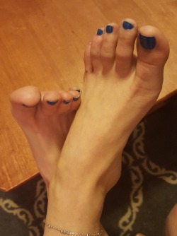 feet-smeller: snoopythatsme:   myprettywifesfeet:  A sexy close up of my pretty wifes beautiful feet and toes.please comment  Suckable    Sweet smelling teens feet 💙  