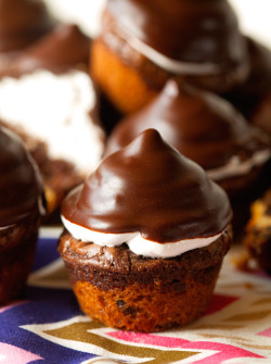 mysexywetworld:  sweetoothgirl:    Mini Hi-Hat Brookie Cups   Facciamoci tanto male!  Yes please