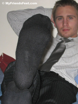 bootslaveboyusa:  Would suffocate to death under that stud’s smelly socked feet! 