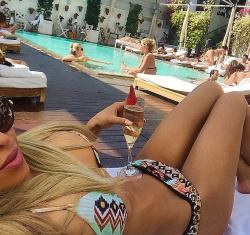 Life is better in a bikini 👙❤️ #olgaloera #playmateolga #fun #skybar #fun #pool #holliwood #la#playmateolga #olgaloera #sexybabe #besos by olgaloera