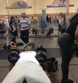 thetallblacknerd:  fitnessisfitforme:  lift-it:  can’t breathe  hahahhaha omg everyone is staring  real talk, there are 2 girls at my gym that have such crazy ass that everyone stops 