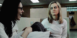 twatalesbian:  iampiperchapman:  gayforvause:  RELATIONSHIP FUCKING GOALS  I’D KILL FOR THIS OKAY  All she did was nudge her… 