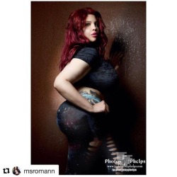 #Repost @msromann ・・・ Who loves to see a woman in tights? 