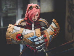 saiyaka:  Holy crap, here comes Vi :o cosplaygen:  (via Vi - close up by ThelemaTherion on deviantART)  