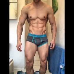 stefankauffman:  A quick #nofilter #selfie before I jump into a hot bath and rest my tired body. Been on a bit of a ‘mini bulk’ recently. Allowed myself to relax the diet a bit and consume more carbs/calories along with a compound based training program.