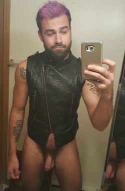 chitownslutchuck:Found this leather vest