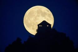 yahoonews:  Supermoon is here Look! Up in the sky! It’s supermoon! Because our celestial neighbor is relatively close to Earth, these full moons will appear to be unusually large. That distance varies because the moon follows an elliptical orbit. When
