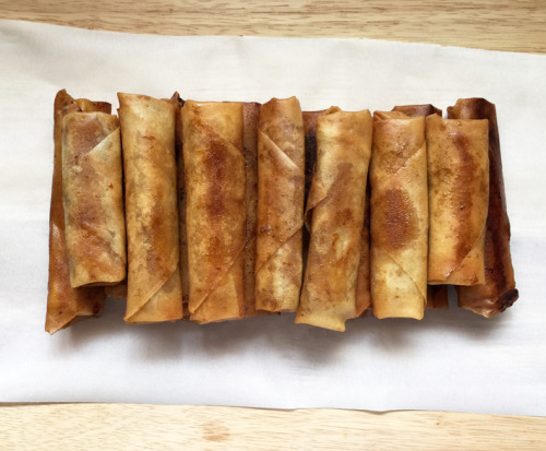 viciouscunt:  foodffs:  Go Bananas for This Turon Tutorial!Really nice recipes. Every hour.Show me what you cooked!  ahnapizza