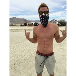 ryankelleyonline:  @the_ryan_kelley: ”Thank you all for the birthday wishes and ryan appreciation day! You guys are amazing! I was rockin out blessed beyond belief feeling the love!” [x] 