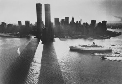 adanvc:  The Queen Elizabeth II arriving in New York, 1982. by Neal Boenzi
