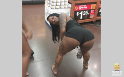 Phat booty hoes at Walmart!